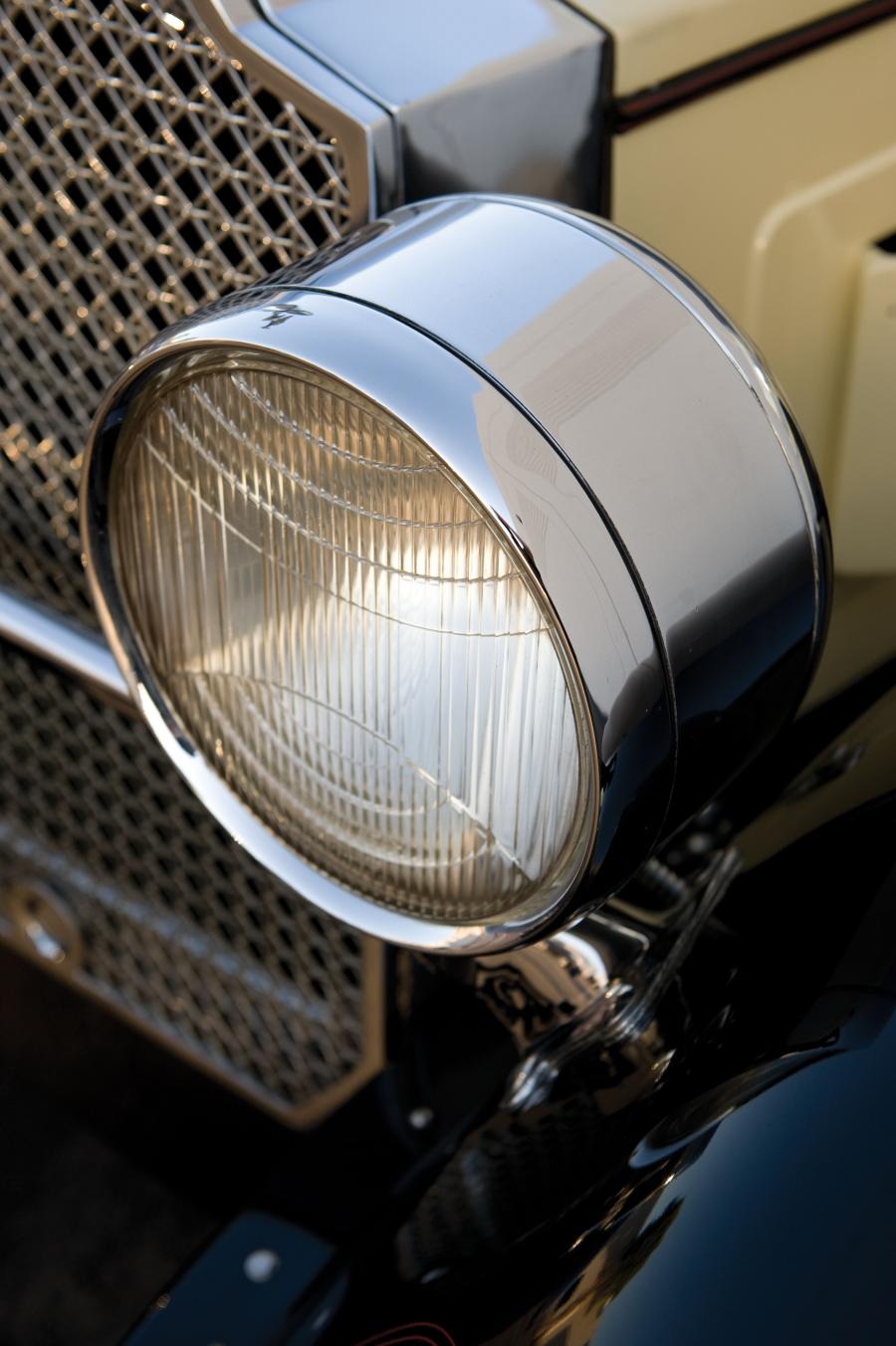 Детали экстерьера Packard Custom Eight Convertible Coupe by Dietrich 1928 года  (фото 3 из 6)